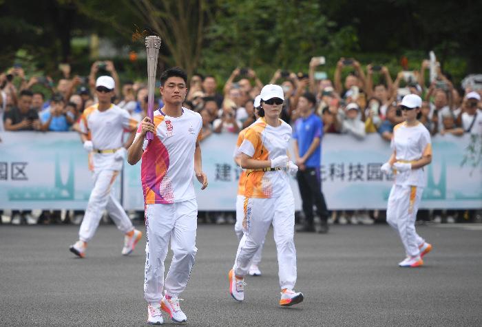 杭州亞運會火炬在浙江杭州傳遞